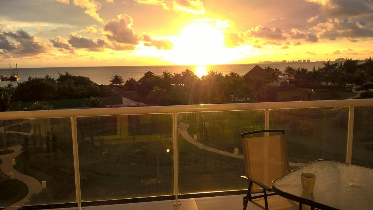 Swim The Caribbean & Work With A View Lejlighed Cancún Eksteriør billede